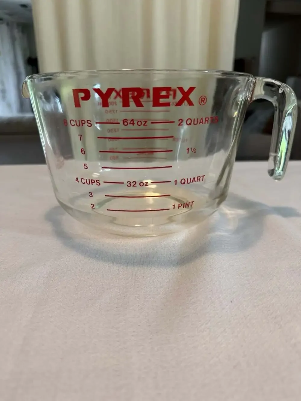 Vintage Pyrex 564 2 Quart / 8 Cup Glass Measuring Cup, Red Lettering